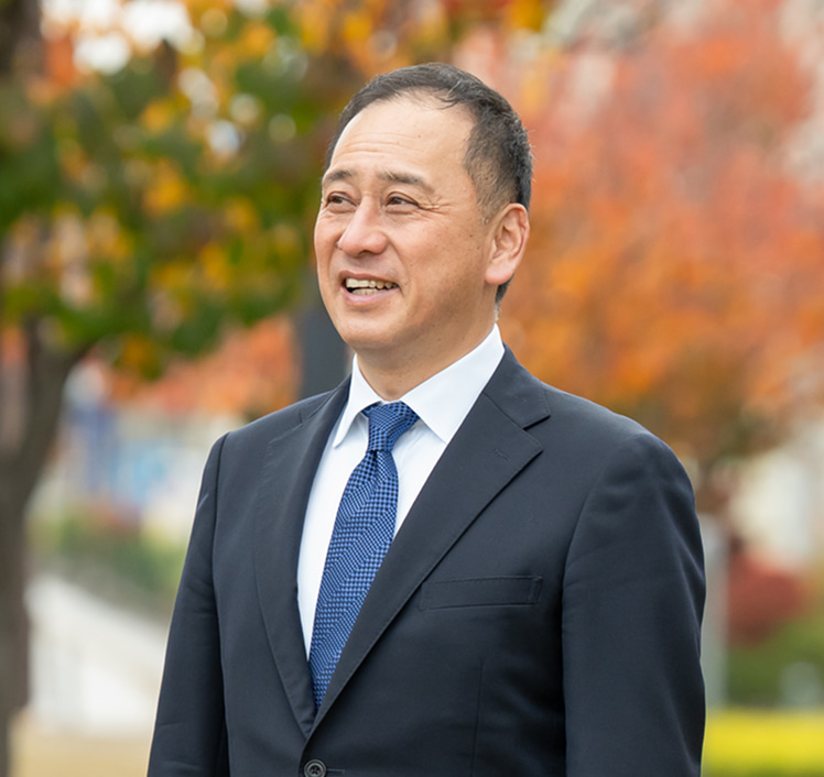 紫波町の風景を見つめる鎌田千市氏