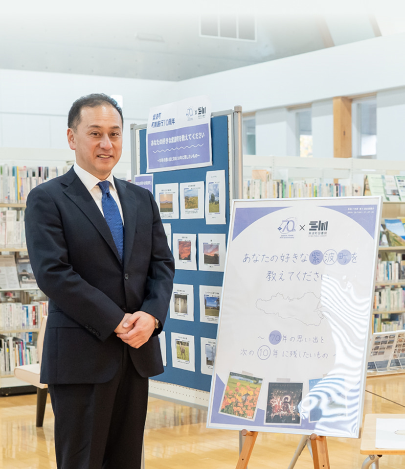 紫波町役場での業務中の鎌田千市氏